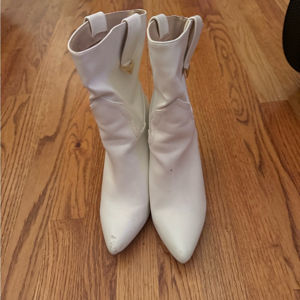 LuLu’s White Boots mid calf size 8 - Picture 8 of 9